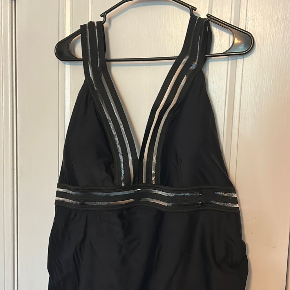 NWT one piece coastal blue swimsuit. Front rouching